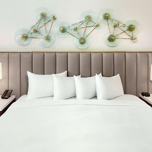 1 King Bed Deluxe Ocean View